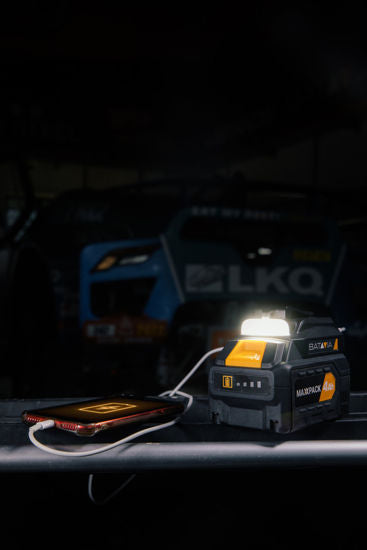 Ac Accu USB-stroomadapter en LED-lamp (Maxxpack 18V).