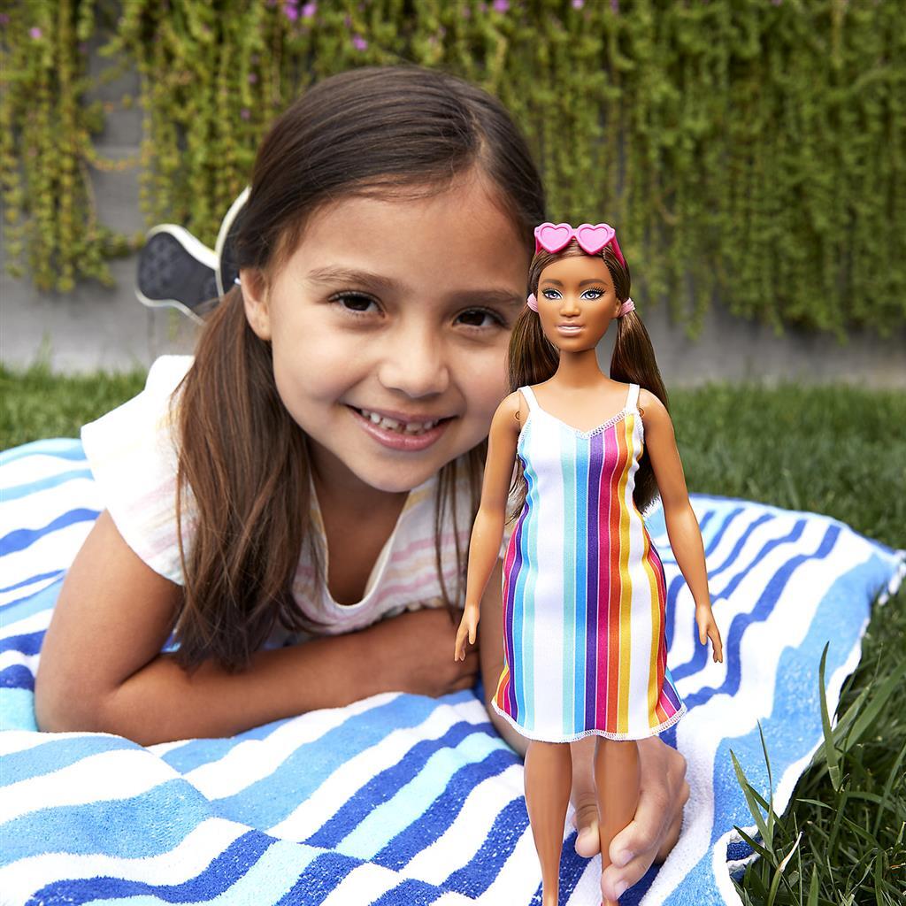 Barbie houdt van de oceaan regenboogkleed