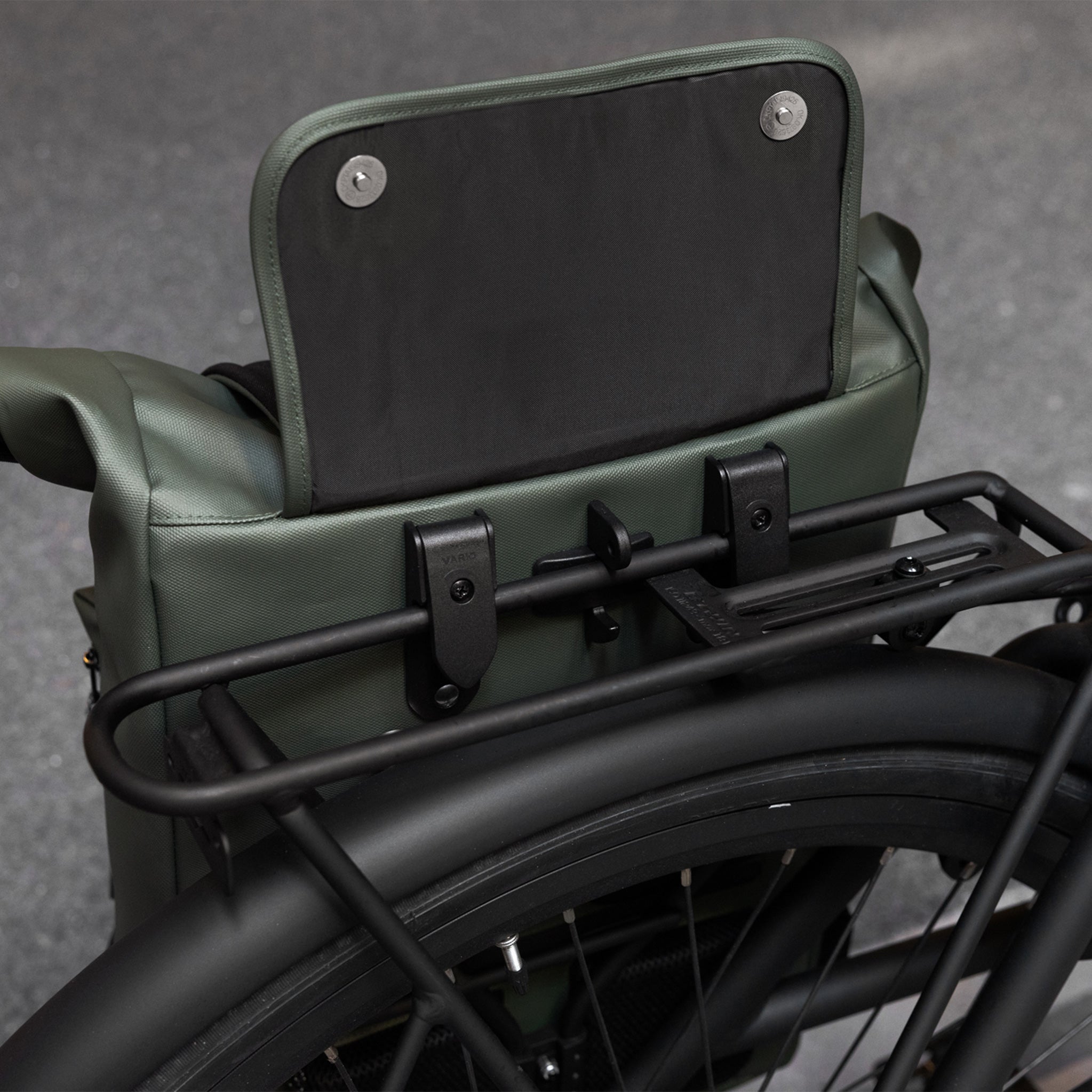 Urbanproof urban proof single rolltop tas 20l groen recycled