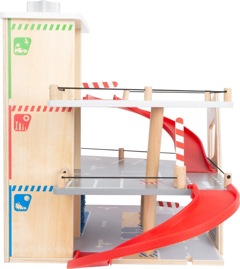 Small foot - Wooden garage with car wash