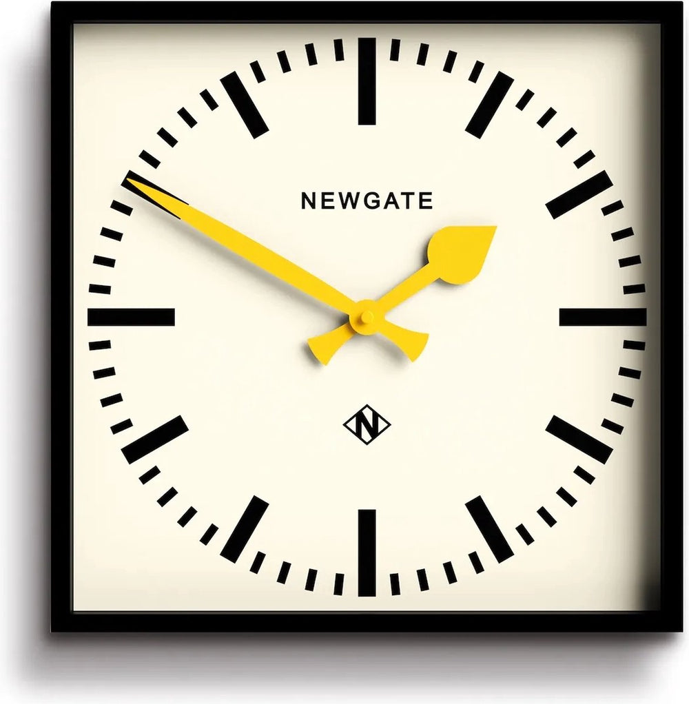 Newgate number five wandklok geel 33cm