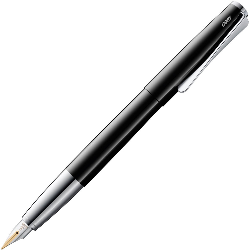 Lamy studio premium vulpen 068 van roestvrij staal met hoogwaardige zwarte lakafwerking en 14 kt. gouden penpunt in extra fijn (ef), propellervormige clip, incl. t 10 inktpatroon blauw