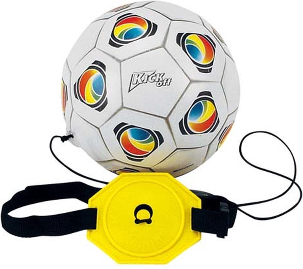 Mondo trapt trainer voetbal af