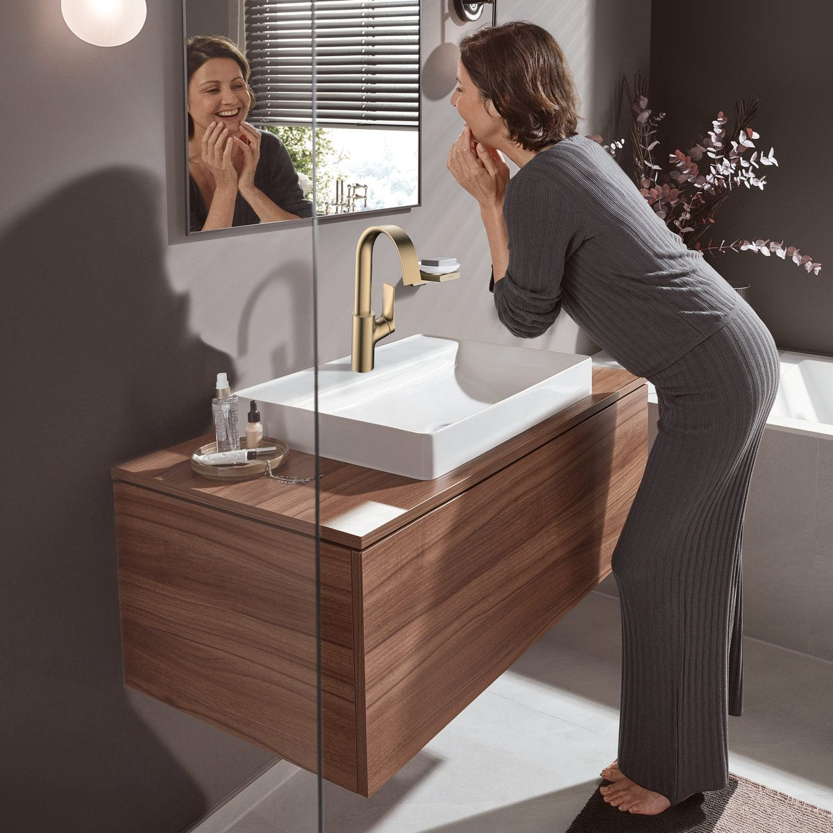 Hansgrohe vivenis - wastafelmengkraan - ééngreeps bediening - zonder waste - 210mm maat - draaibare uitloop - brushed bronze