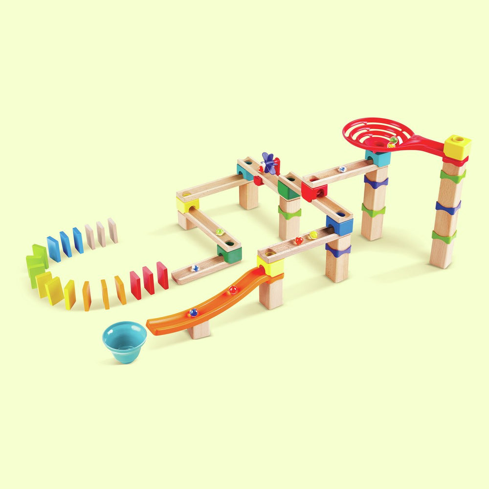 Hape knikkerbaan met domino - rasante murmelbaan bouwset 81 delig, 3 jaar+