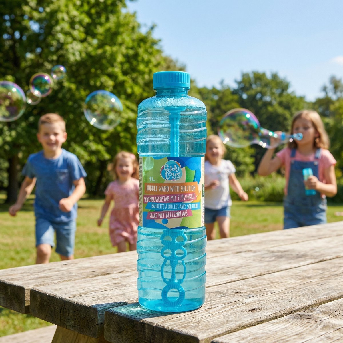 Eddy toys bellenblaas 1l met staf - bellenblaas met vloeistof - zeepbellen maken buiten - inclusief bellenblaas staf - 1 willekeurige kleur