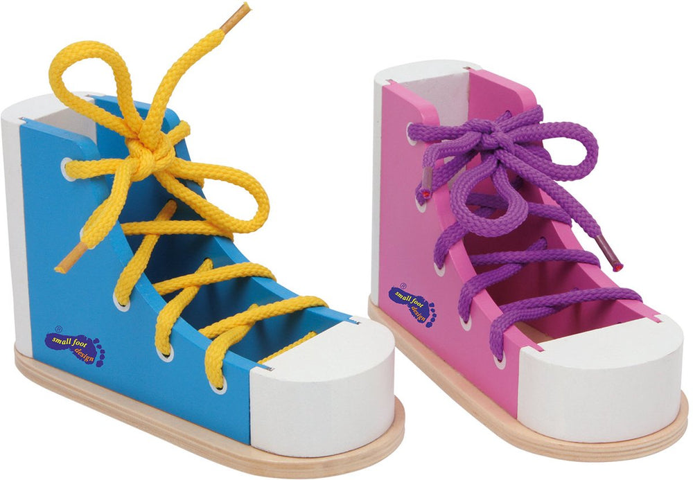 Small foot - wooden lacing shoes, 2 pcs.