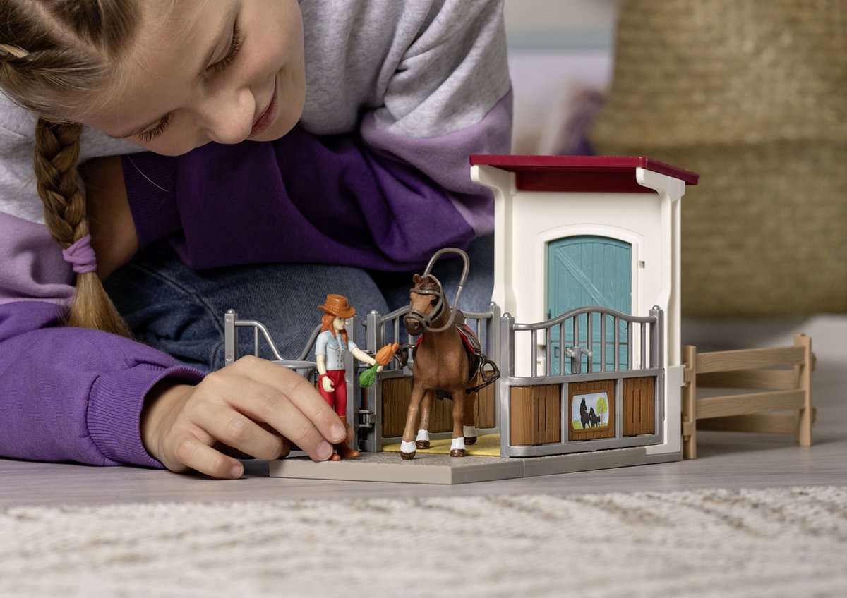 Schleich paardenclub paardenbox met hannah en cayennepeper 42710