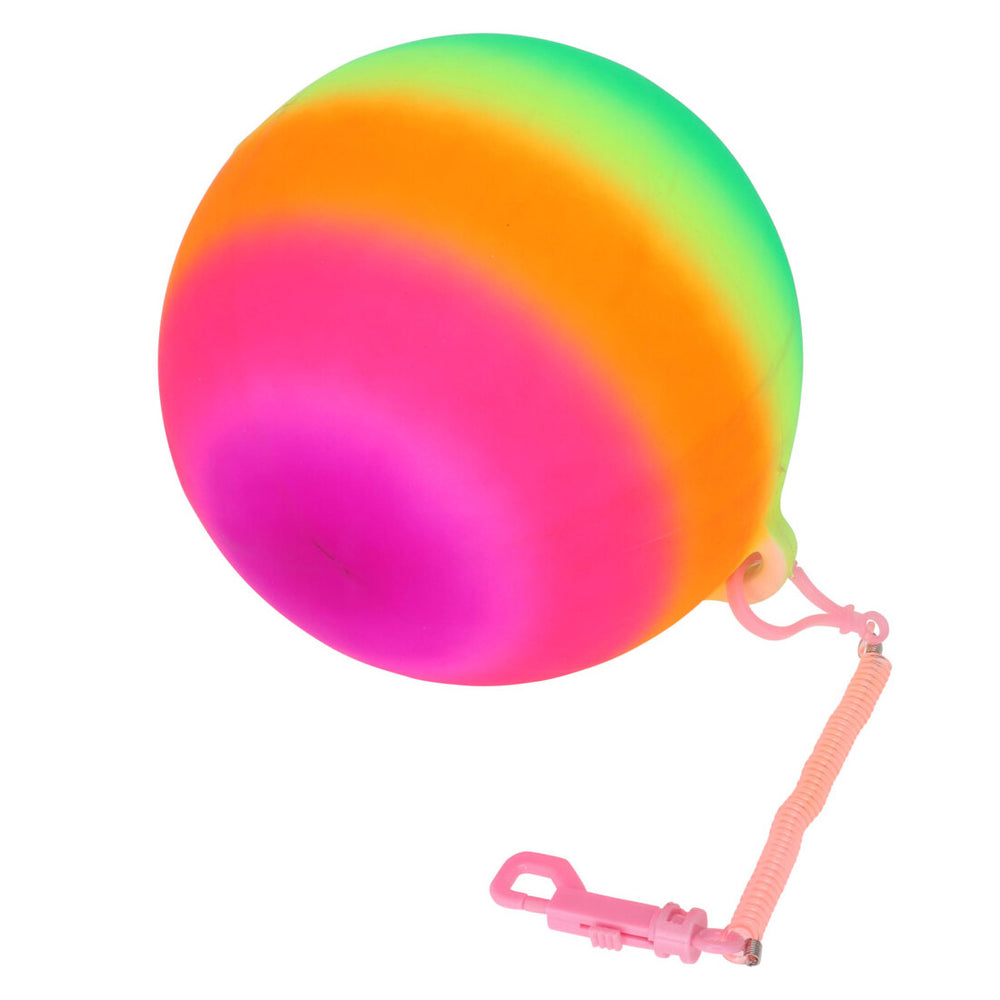 Regenboog bungeebal aan koord