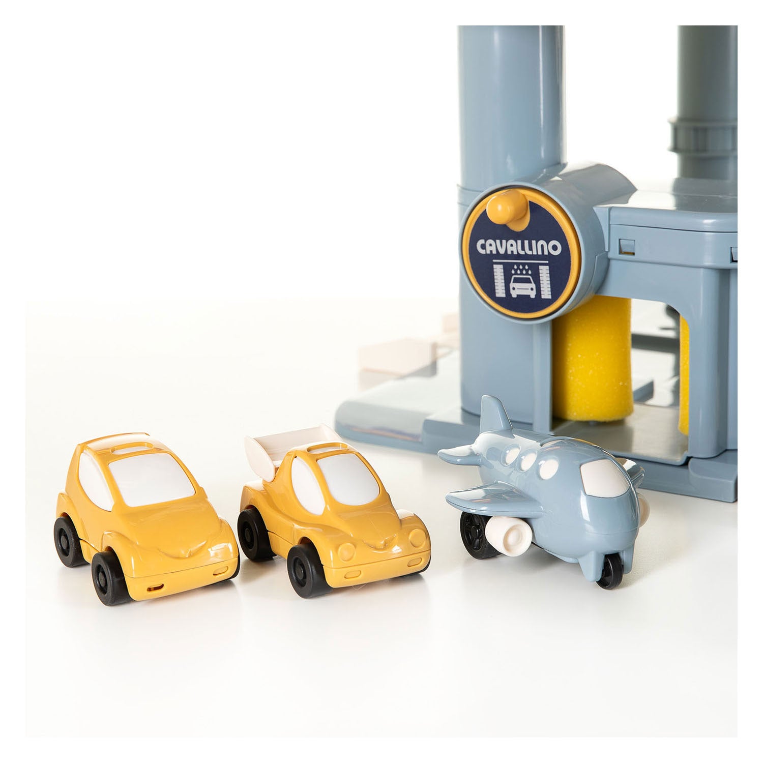 Cavallino garagetoren met 7 verdiepingen en auto's pastelkleuren