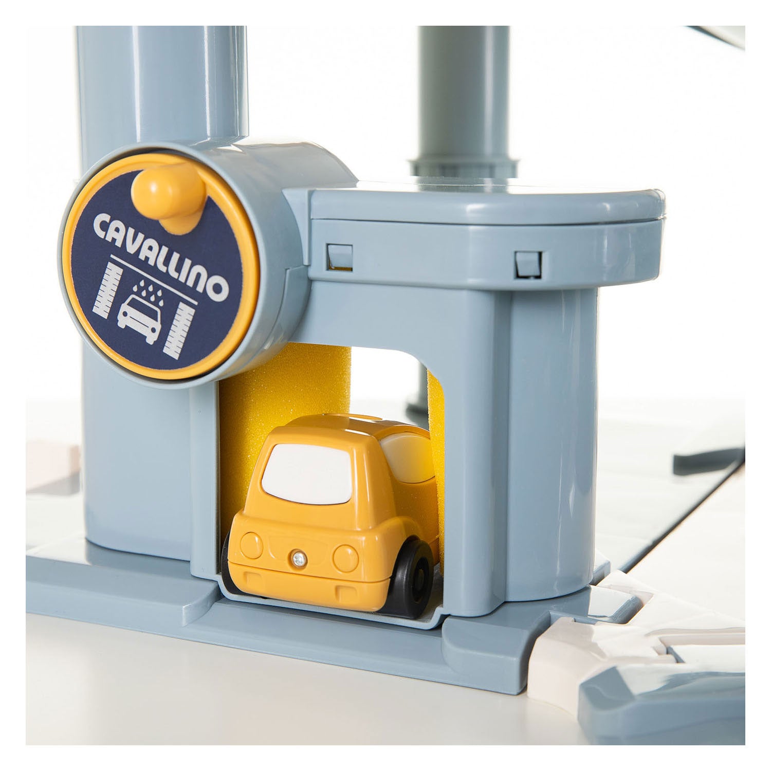 Cavallino garagetoren met 7 verdiepingen en auto's pastelkleuren