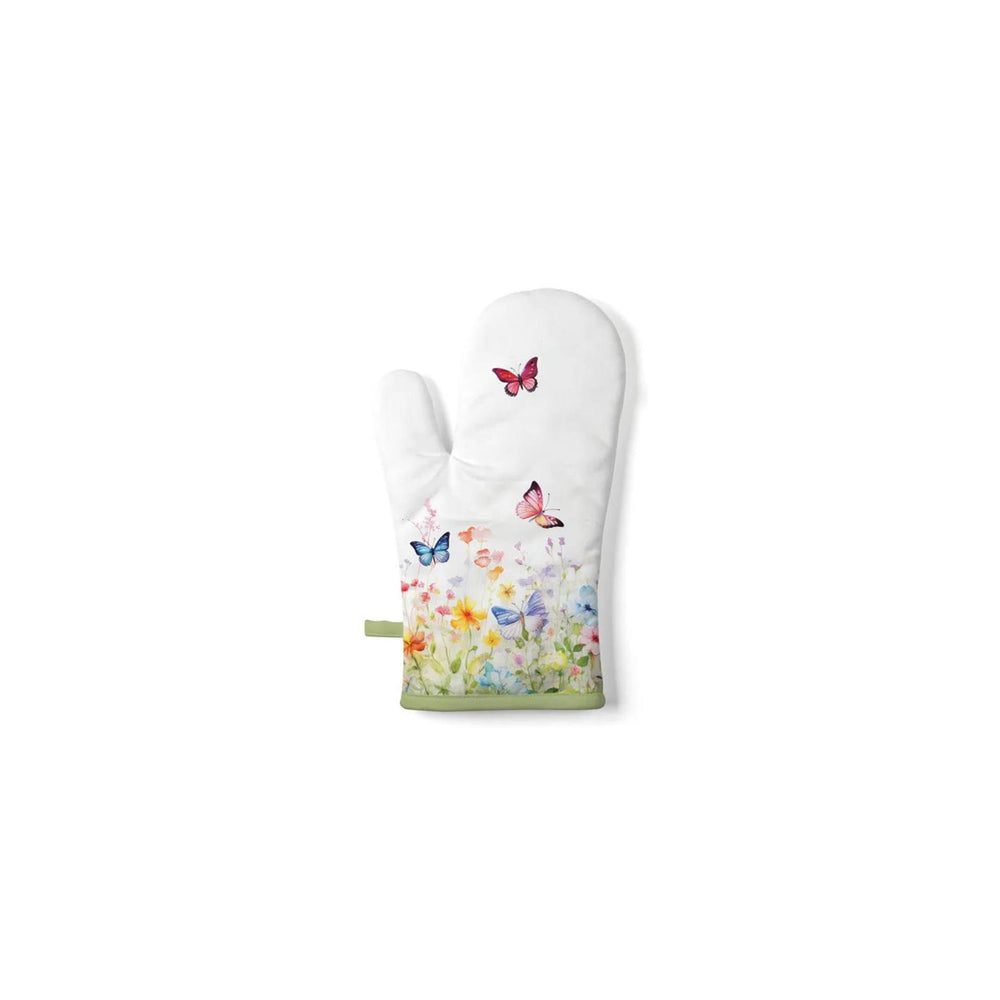 Ambiente ovenwant butterflies in field wit