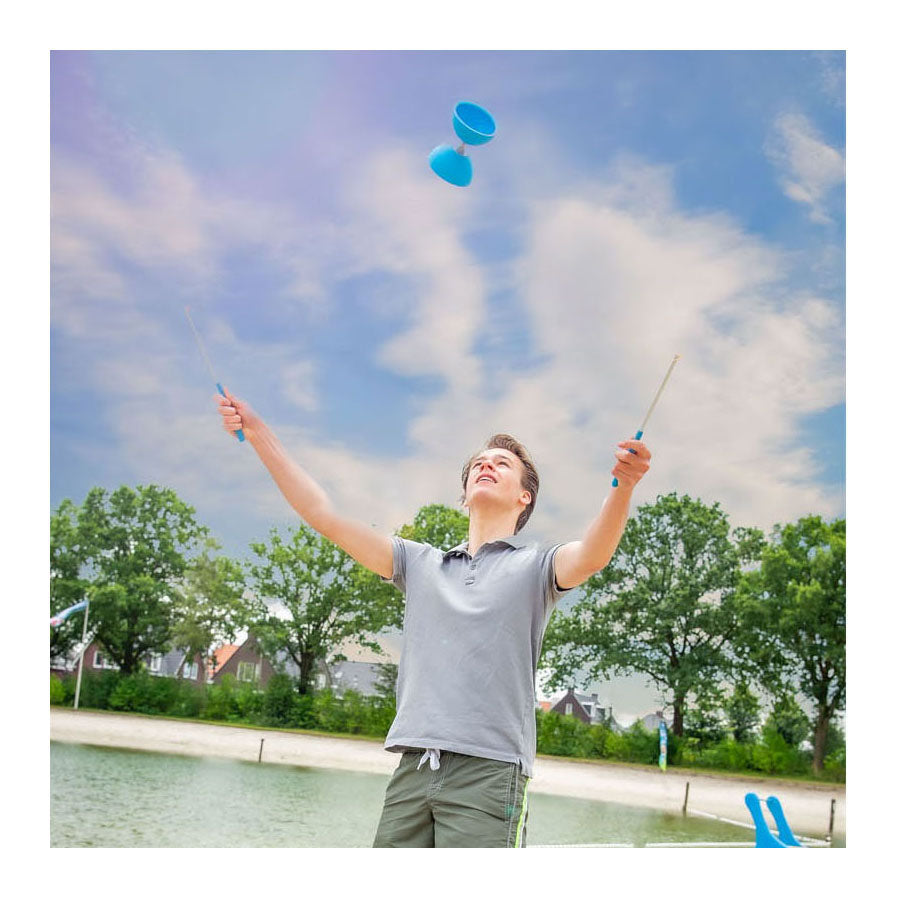 Engelhart diabolo van rubber met metalen stokjes - blauw