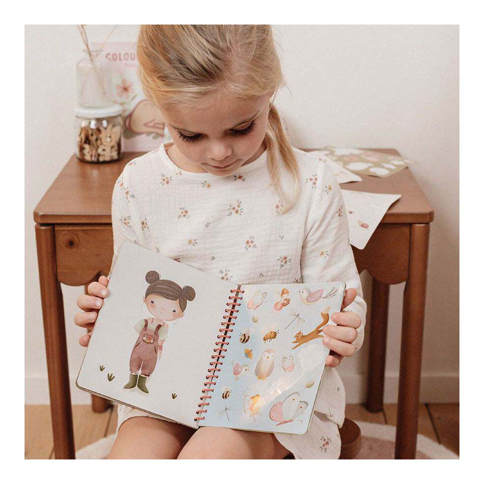 Little dutch sticker- en aankleedboek dress me up rosa, fairy garden - bambolino toys creatief speelgoed - cadeau tip