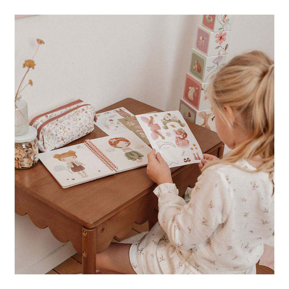 Little dutch sticker- en aankleedboek dress me up rosa, fairy garden - bambolino toys creatief speelgoed - cadeau tip