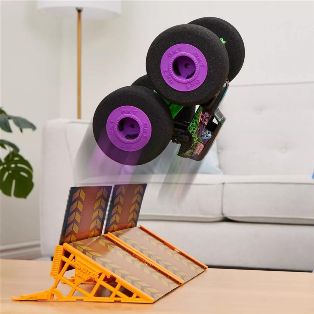 Monster Jam Monster Jam RC Grave Digger Ramp Kampioen 1:16