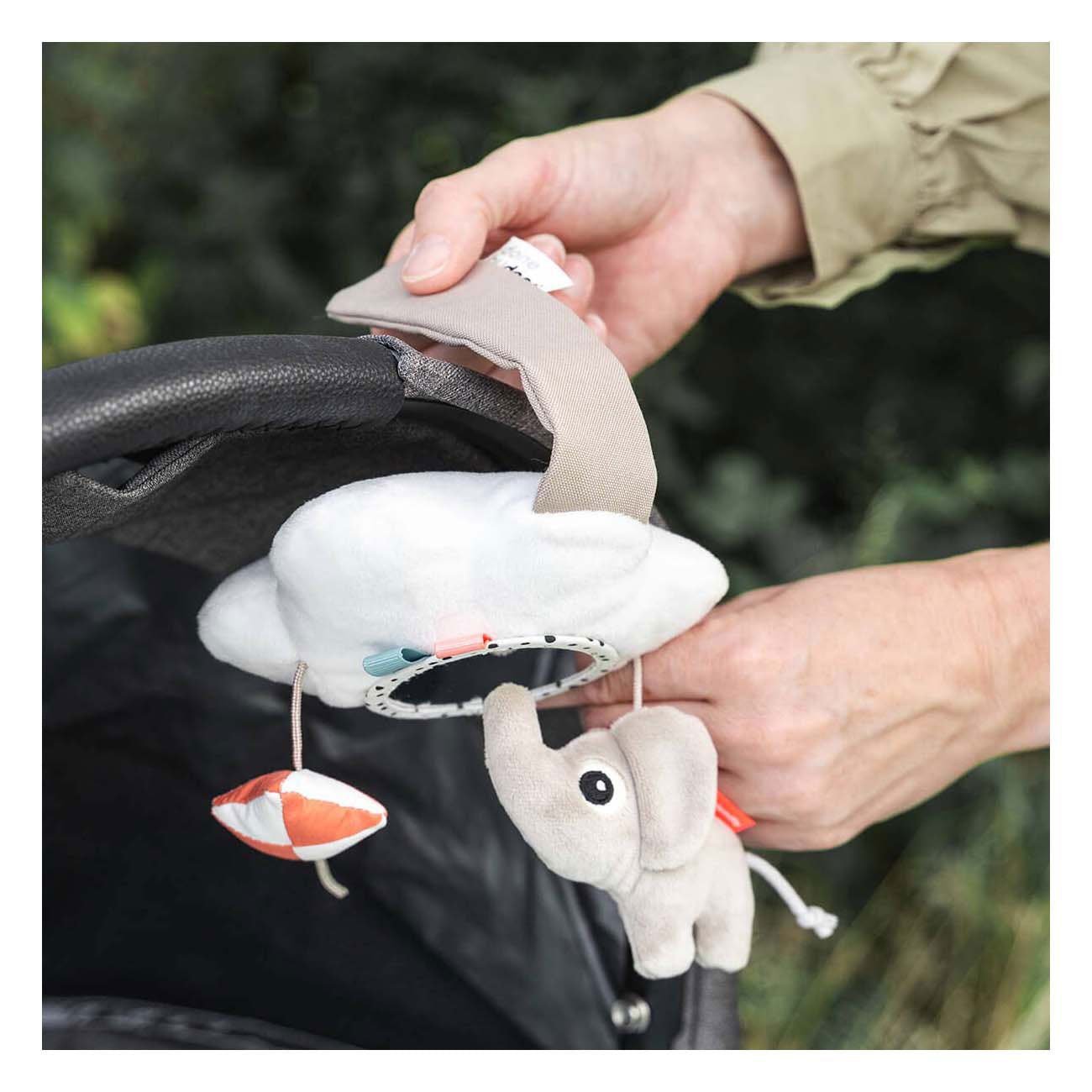Gedaan door hert kinderwagen mobiele speeltuin