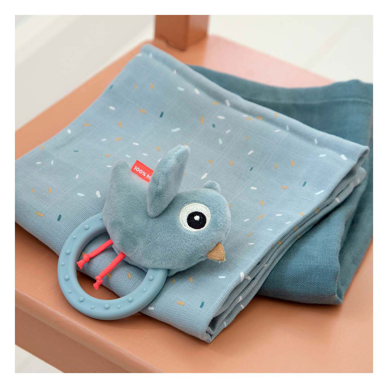 Gedaan door hert rammelaar met koord birdee blauw