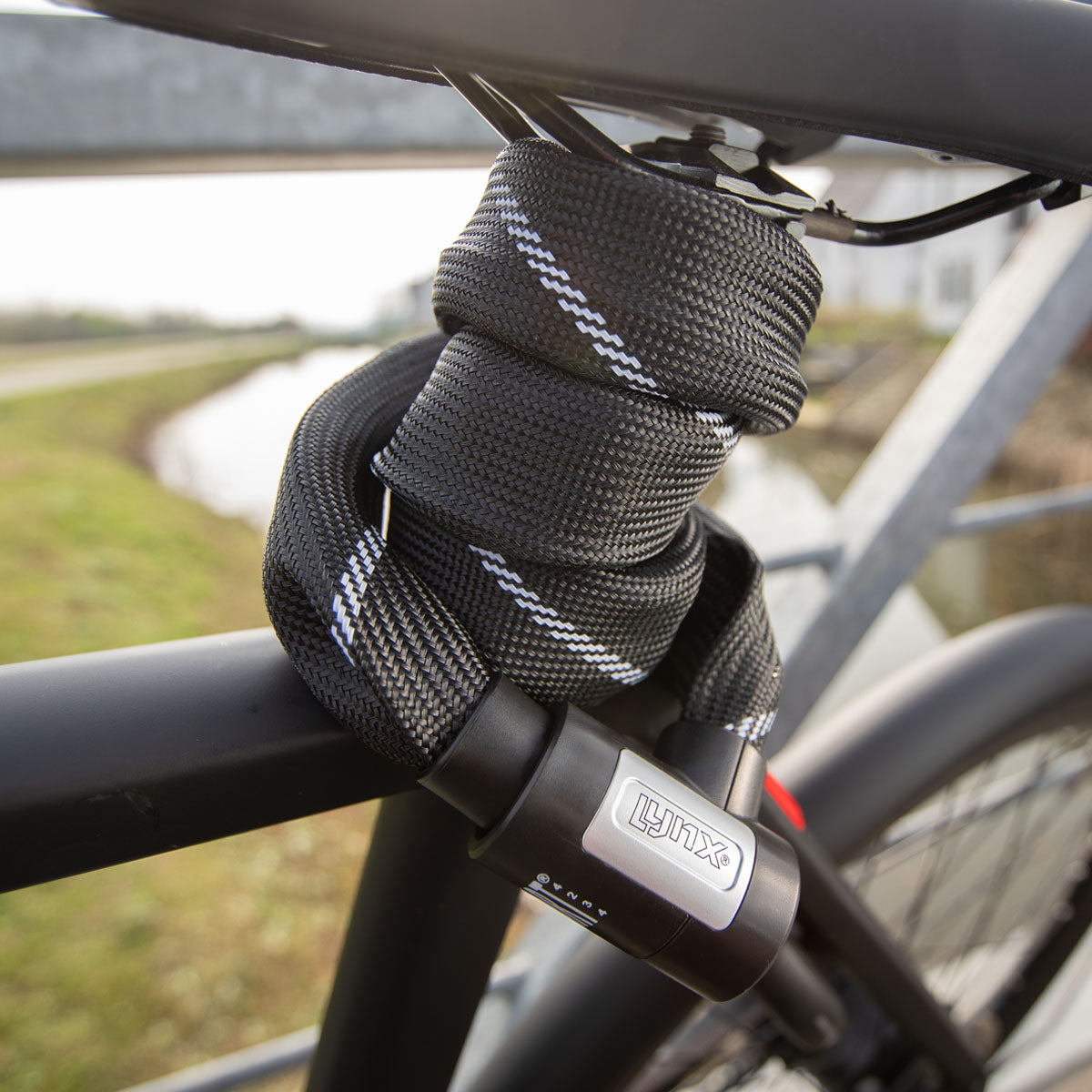 Lynx kettingslot art-2 110 cm x 8,3 mm nylon hoes zwart op kaart