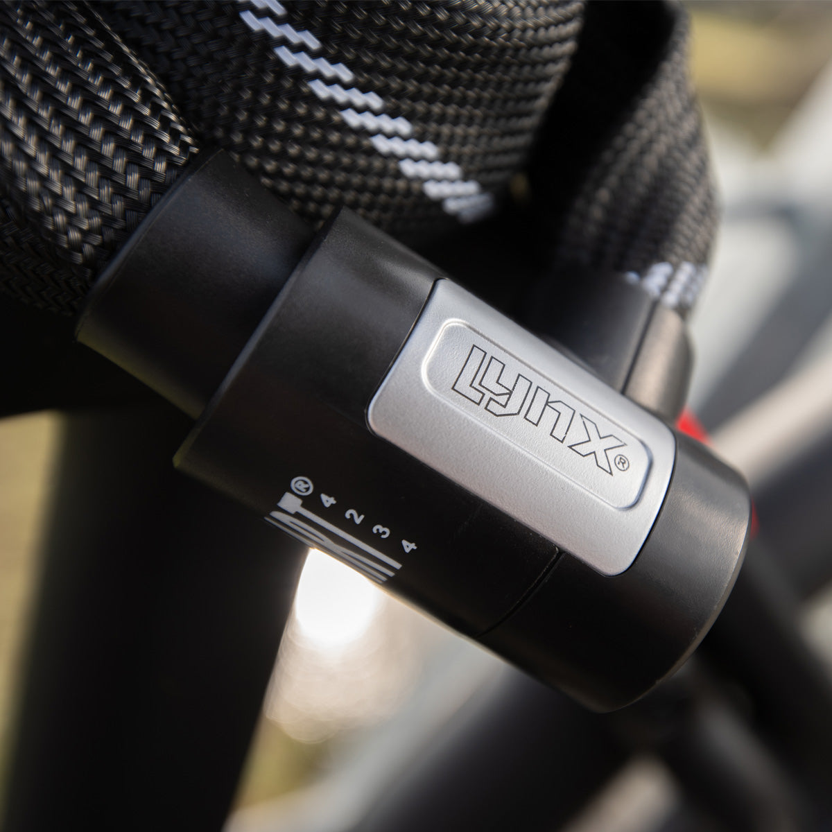 Lynx kettingslot art-2 110 cm x 8,3 mm nylon hoes zwart op kaart