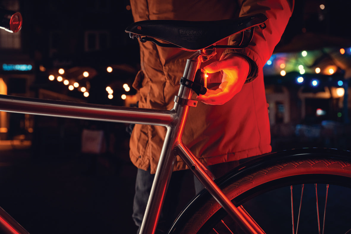 CC0804A Axa DWN USB achterlicht-signaal