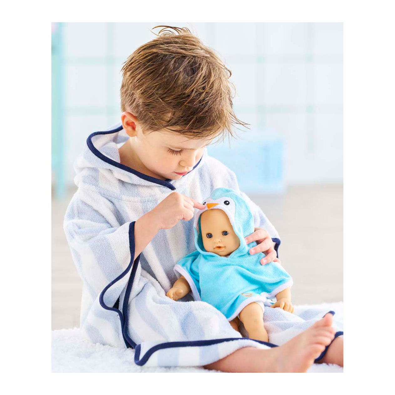 Corolle badcape voor babypop - pinguin, 30cm