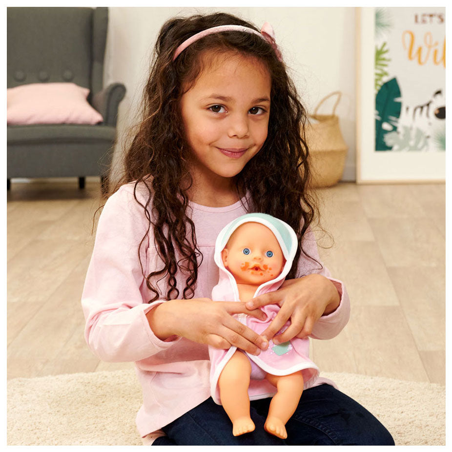 Pasgeboren baby Badpop Moet in Bad