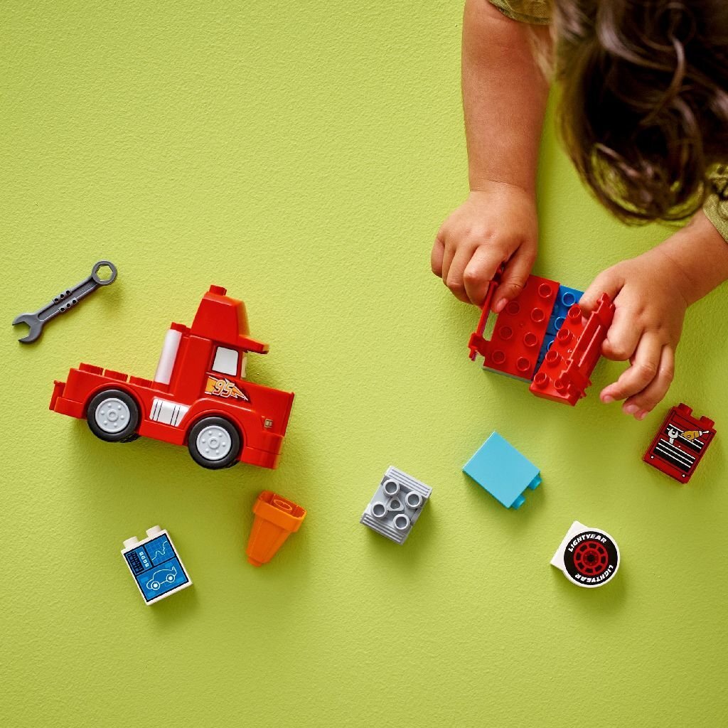 Lego duplo 10417 disney cars mack bij de race