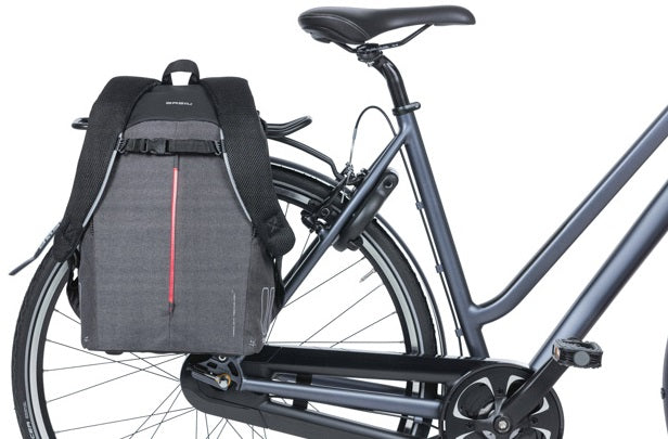Basil B-Safe Commuter Nordlicht - compacte fietsrugzak voor elektrische fiets - 13L - zwart
