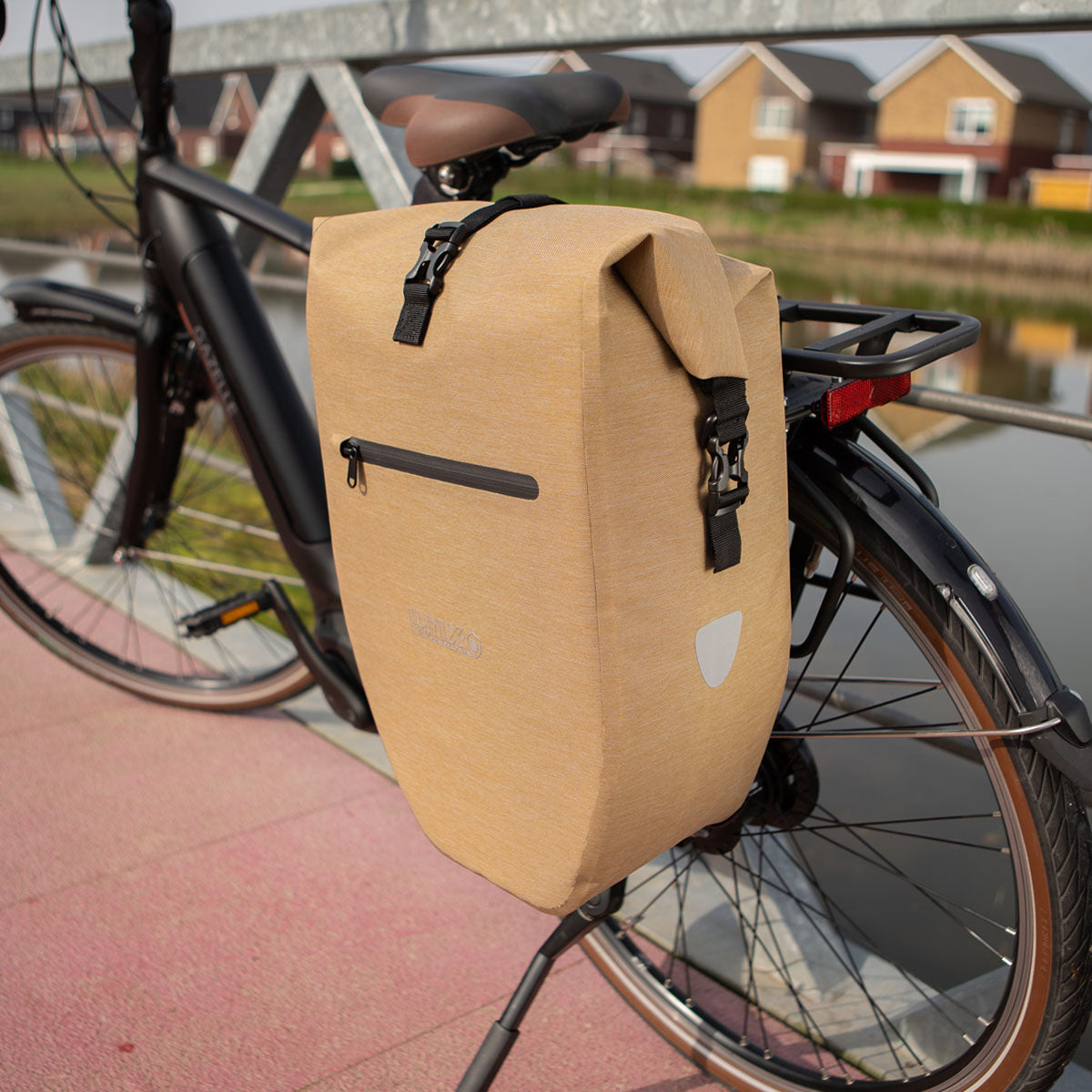 Lynx fietstas enkel tpu 28l bruin waterdichte e-bike hooi