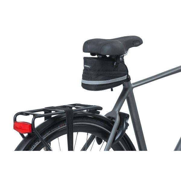 Basil Mada Zadeltas - Compact, zwart, 1L, klittenband, fietsaccessoire