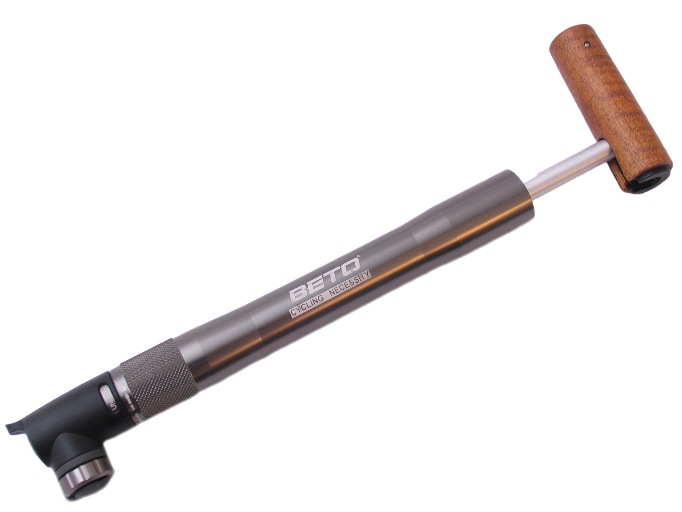 Mini pompe Beto allu avec manche en bois rabattable