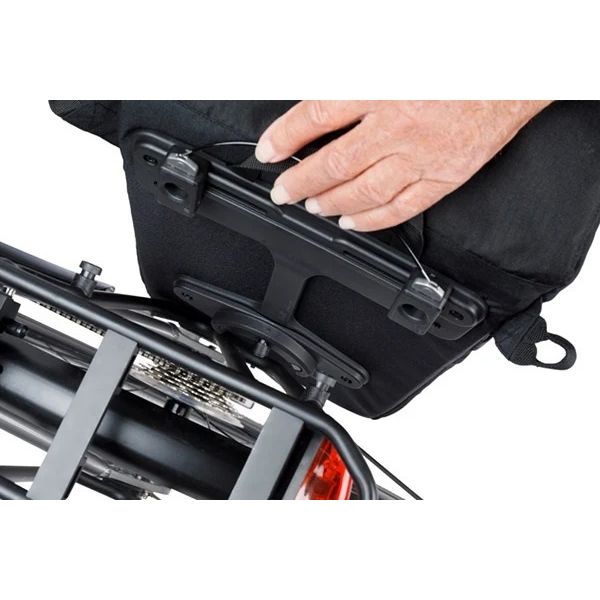 Basil fietsschoudertas move mik studs 14 liter 14 x 24 x 34 cm - zwart