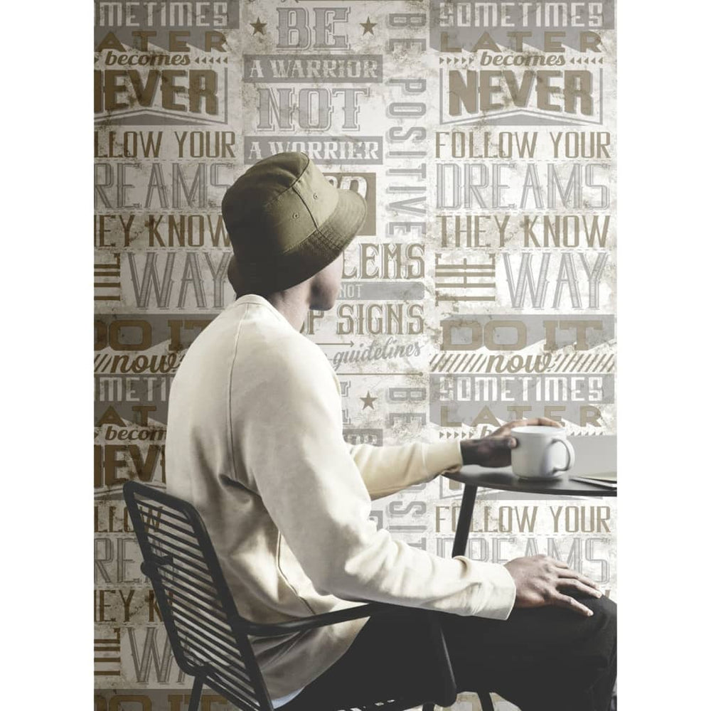 Noordwand behang vrienden koffie woorden en letters metallic en beige