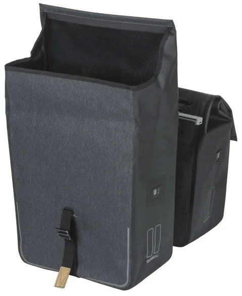 Basil dubbele fietstas urban dry mik 50 liter - houtskool