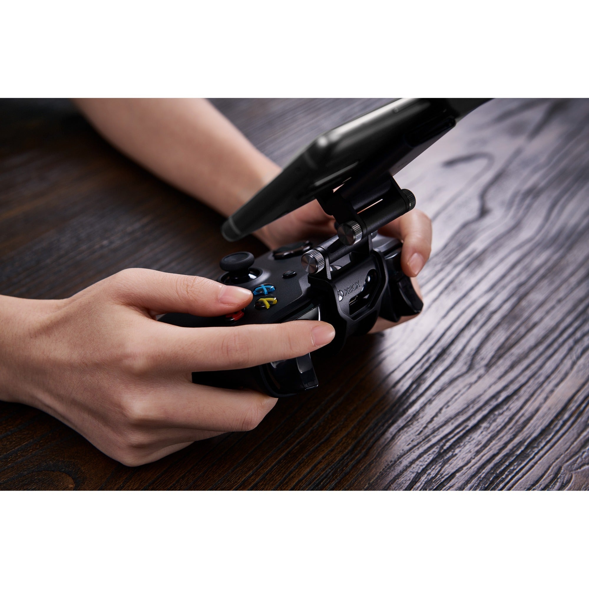 8BitDo Mobile Gaming Clip for Xbox Controller