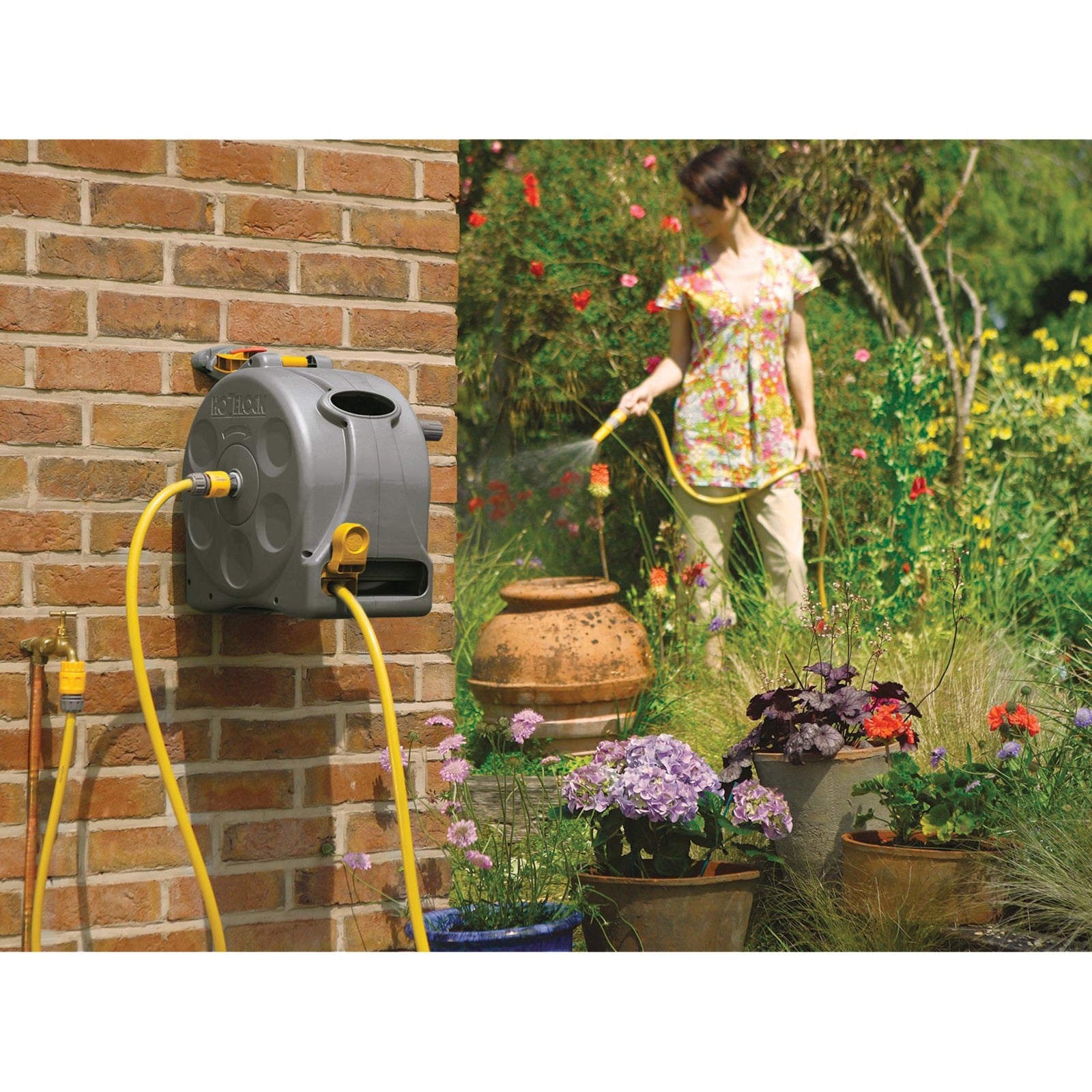 Hozelock Hozelock 2415 Compact Enclosed Reel 2 in 1