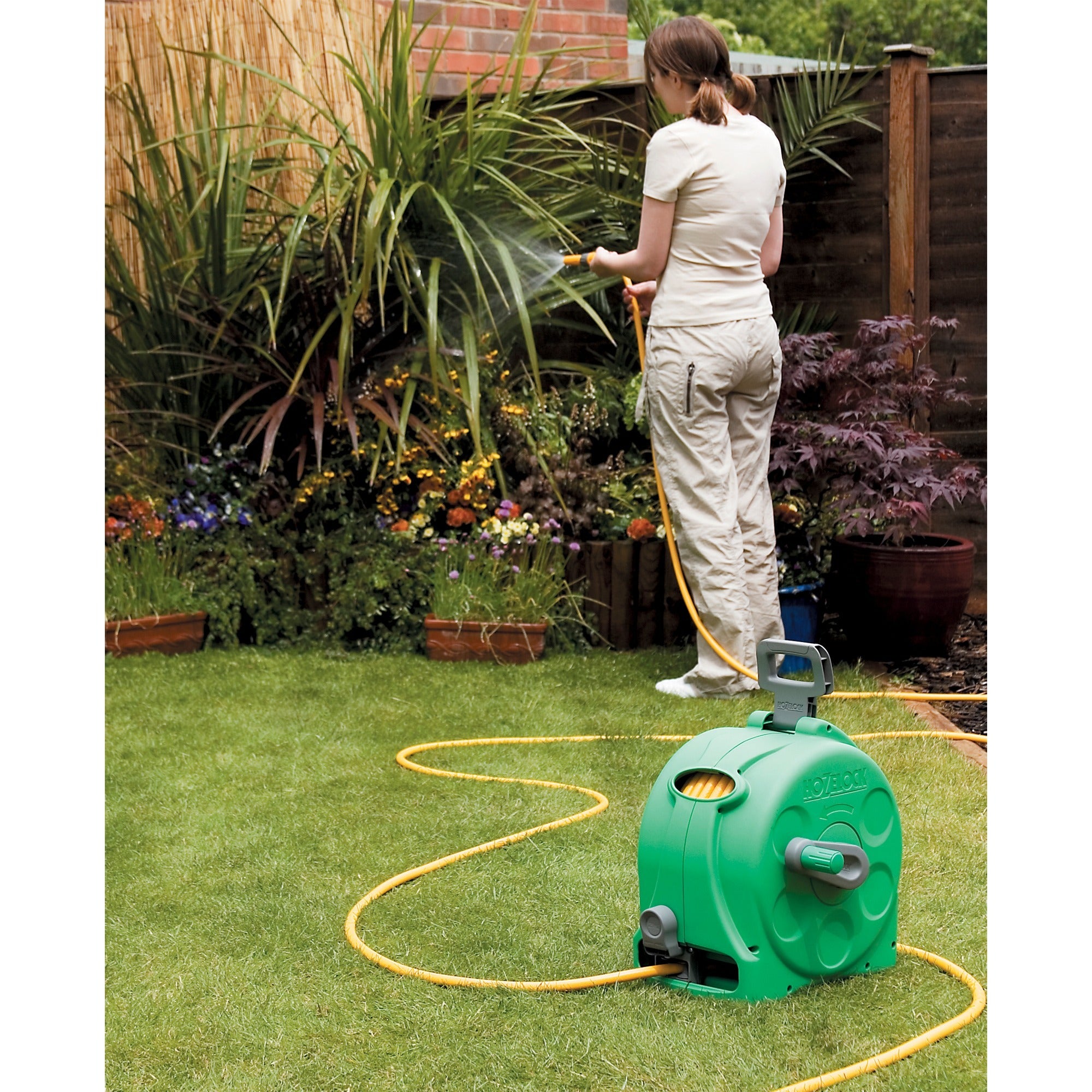 Hozelock Hozelock 2415 Compact Enclosed Reel 2 in 1