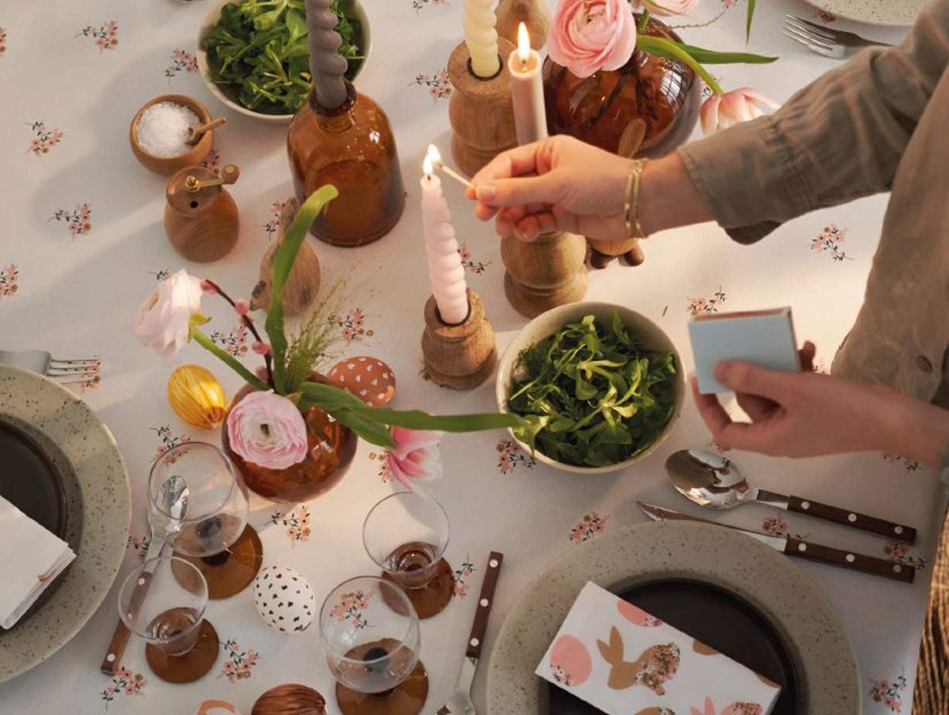 Paasservetten bloeiende konijntjes 24x24 cm