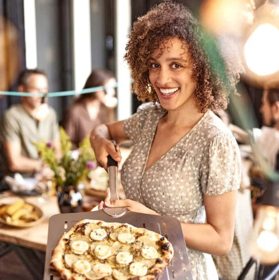 Pizzaschep met gaatjes Aluminium 66 cm zilver zwart