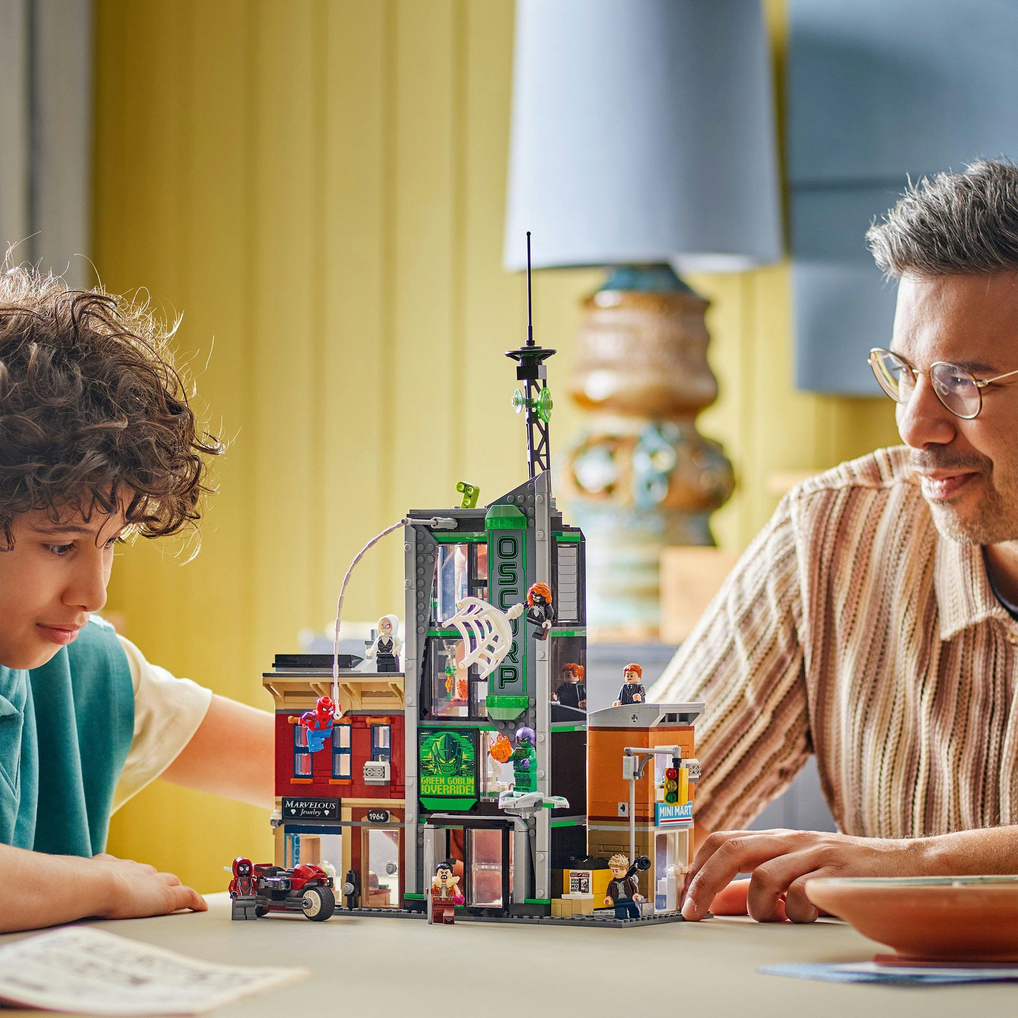 Lego ® marvel spider-man vs. oscorp - 76324