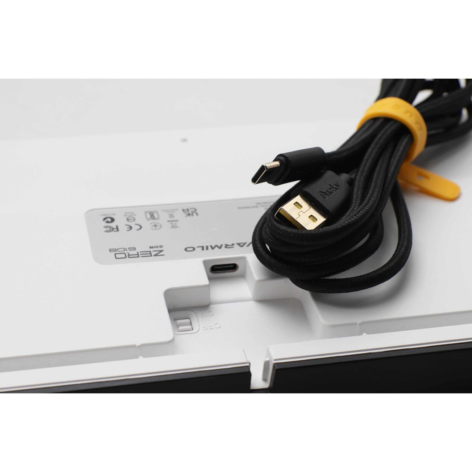 Ducky zero 6108 classic black, gaming toetsenbord (zwart wit, us lay-out, cherry mx2a speed silver, rgb leds, double-shot pbt, hot swap, 2.4ghz | bluetooth | usb-c)