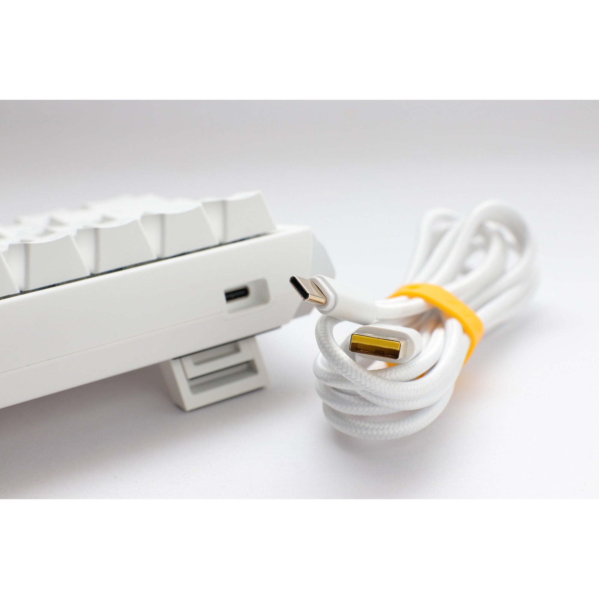 Ducky one 3 classic pure white mini, toetsenbord (wit, us lay-out, cherry mx red, rgb led, double-shot pbt, hot-swappable, quack mechanics, 60%)