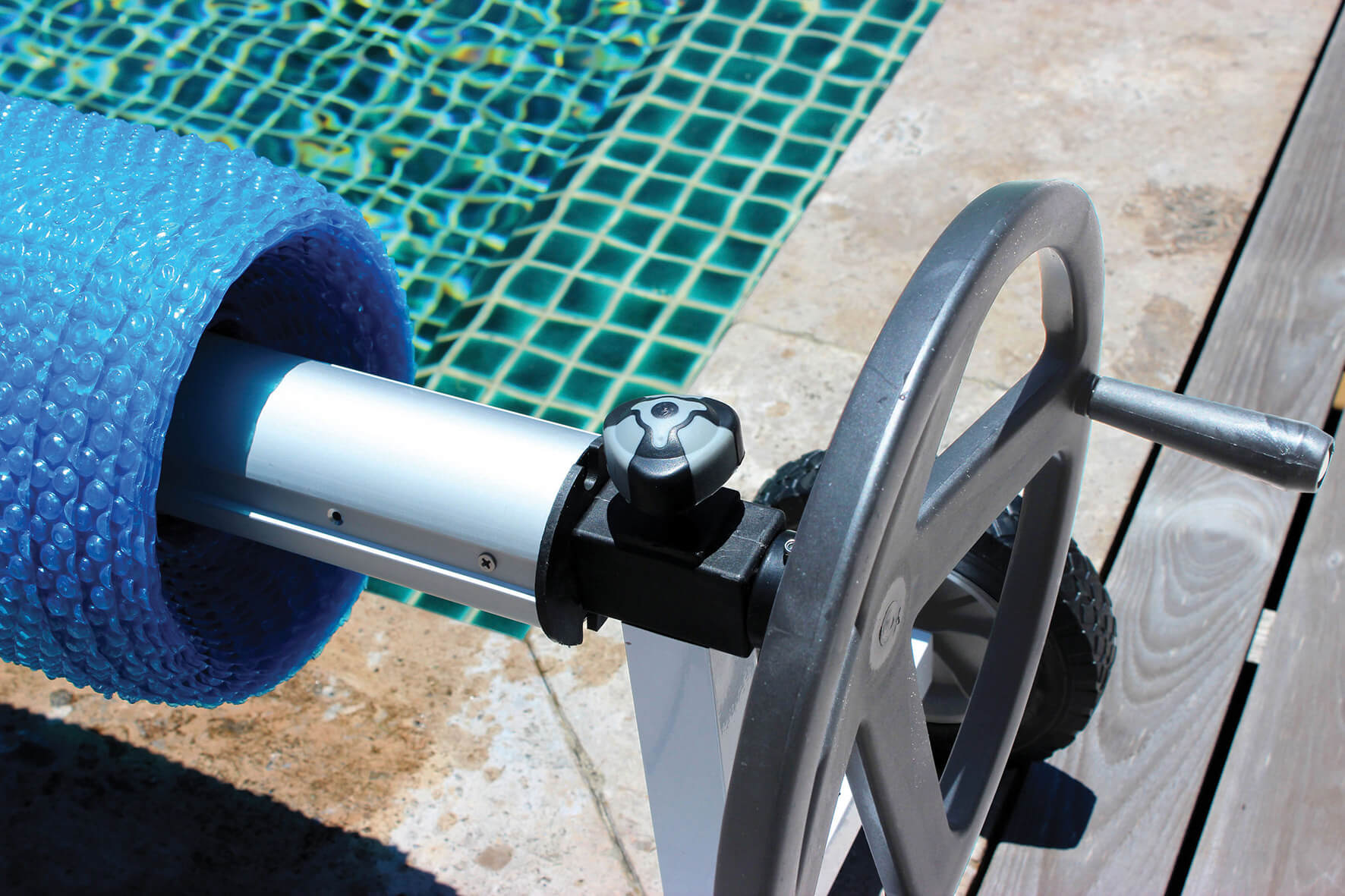 Merkloos kokido kalu oprolsysteem voor zonnezeil