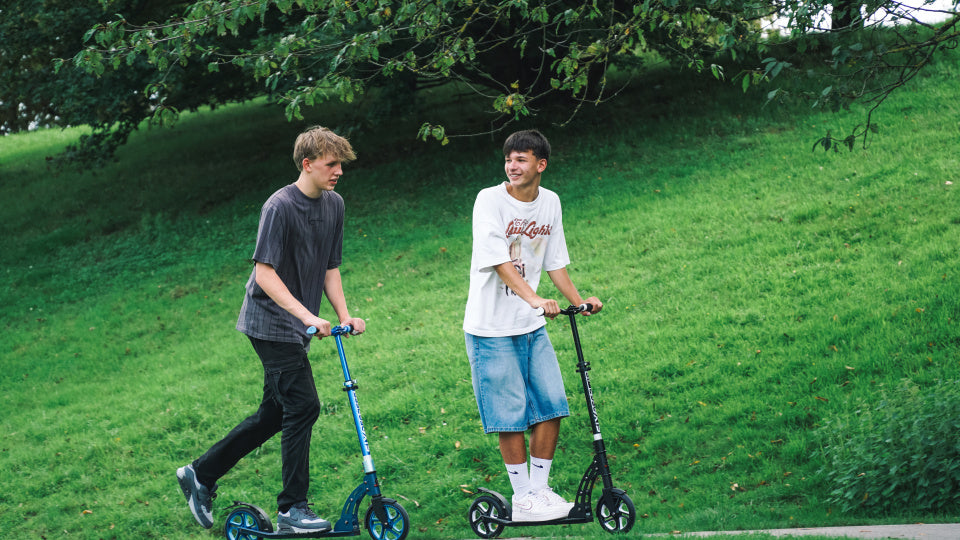 2-wiel Step met Voorvering Opvouwbaar Voetrem Zwart