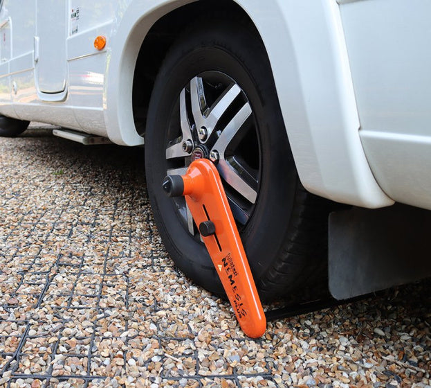 Nemesis Plus wielklem SCM voor camper oranje