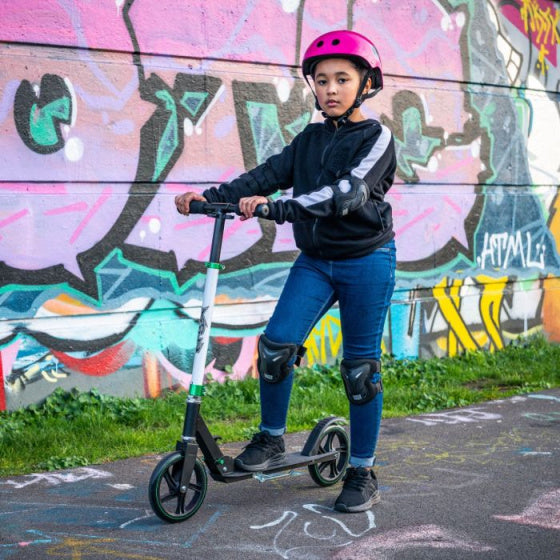 Grote opstapvoetrem met wielen junior wit zwart