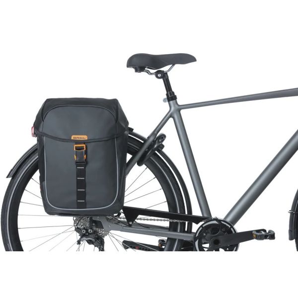 Basil dubbele fietstas miles dekzeil mik 34 liter 13 x 25 x 37 cm - zwart oranje
