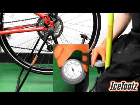 Pompe à pied haute pression IceToolz 240A451 avec manomètre 160PSI - acier