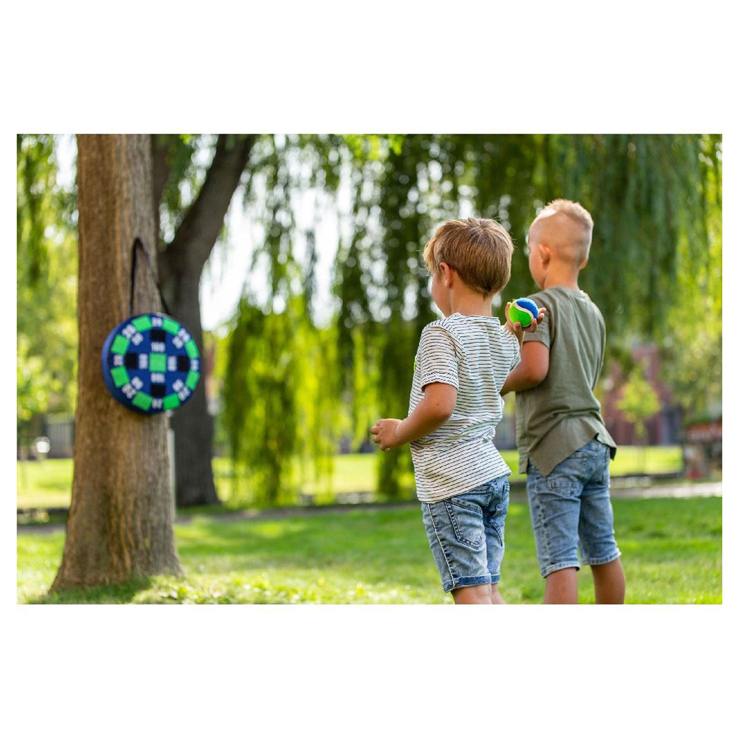 Buitenspelen buiten dartspel